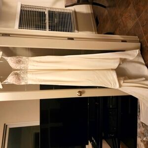 Elegant Cream Lace Wedding Gown